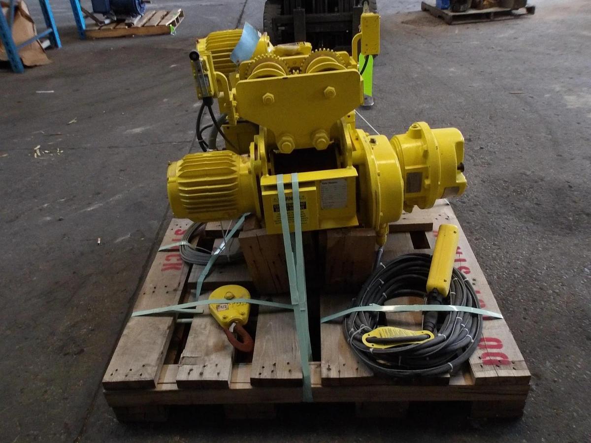 Used YALE 1/2 TON CABLE HOISET W/ TROLLE BEW1-17PT1462, #113152GJW NEW