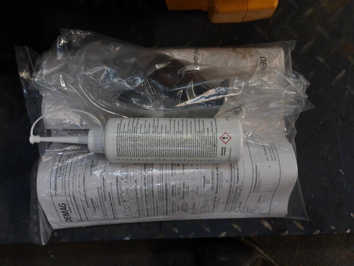 Used DEMAG DCM-PR02 CHAIN HOIST 275 LBS, 9 FT LIFT, #79935G NEW