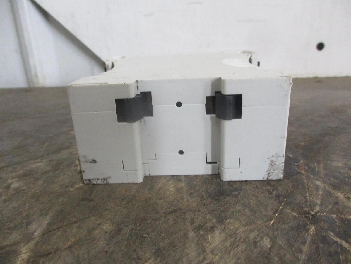Used ALLEN BRADLEY STRATIX 2000 UNMANAGED ETHERNET SWITCH 1783-US08T, #331206J USED