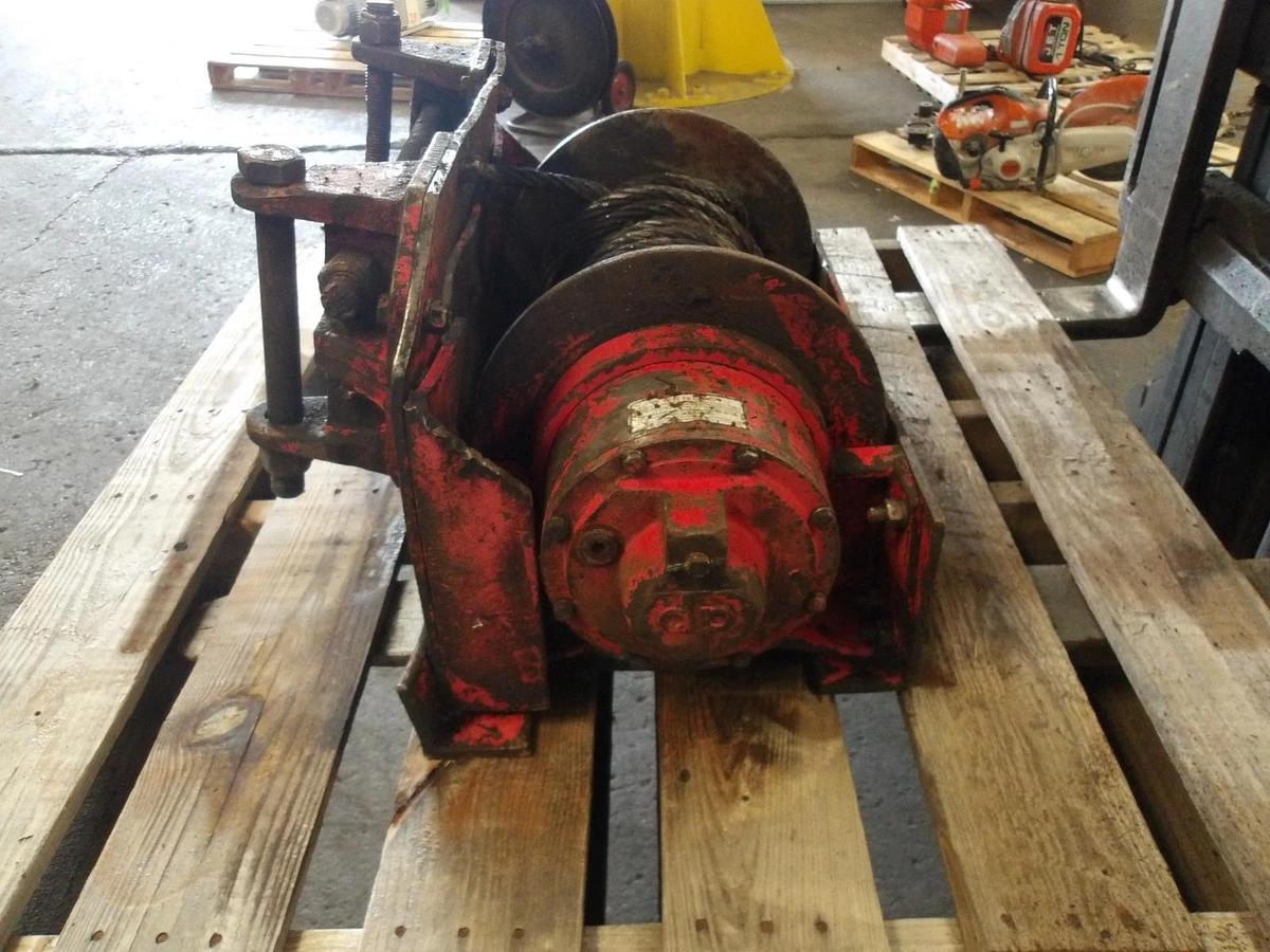 Used D&P HYDRAULIC WINCH (NO TAG) #851138G USED