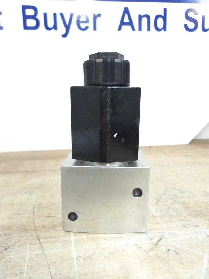 YUKEN CDST-03W-C-D24 HYDRAULIC SOLENOID VALVE, #62220G NIB