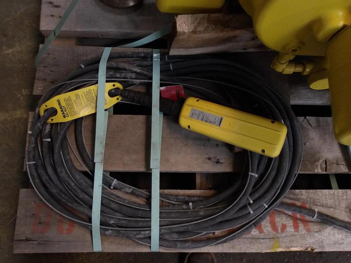 Used YALE 1 TON CABLE HOIST W/ TROLLEY BEW2-22PT1452, #113235GJW NEW