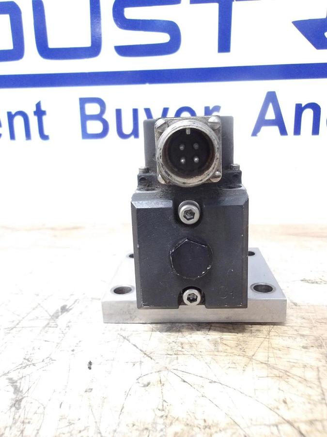 Used KOEHRING 161M-100-100-1000 SERVO VALVE, #821923G USED