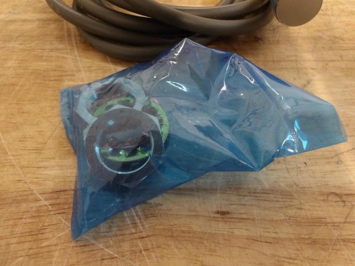 OMRON E2EV-X5C1 PROXIMITY SWITCH (LOT OF 2) #3191027G NIB