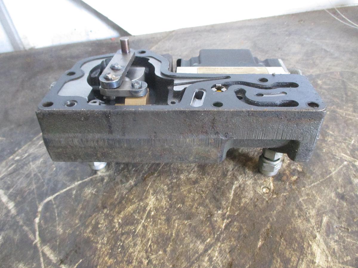 Used SUNDSTRAND SAUER MCV110A1009 PRESSURE CONTROL PILOT VALVE