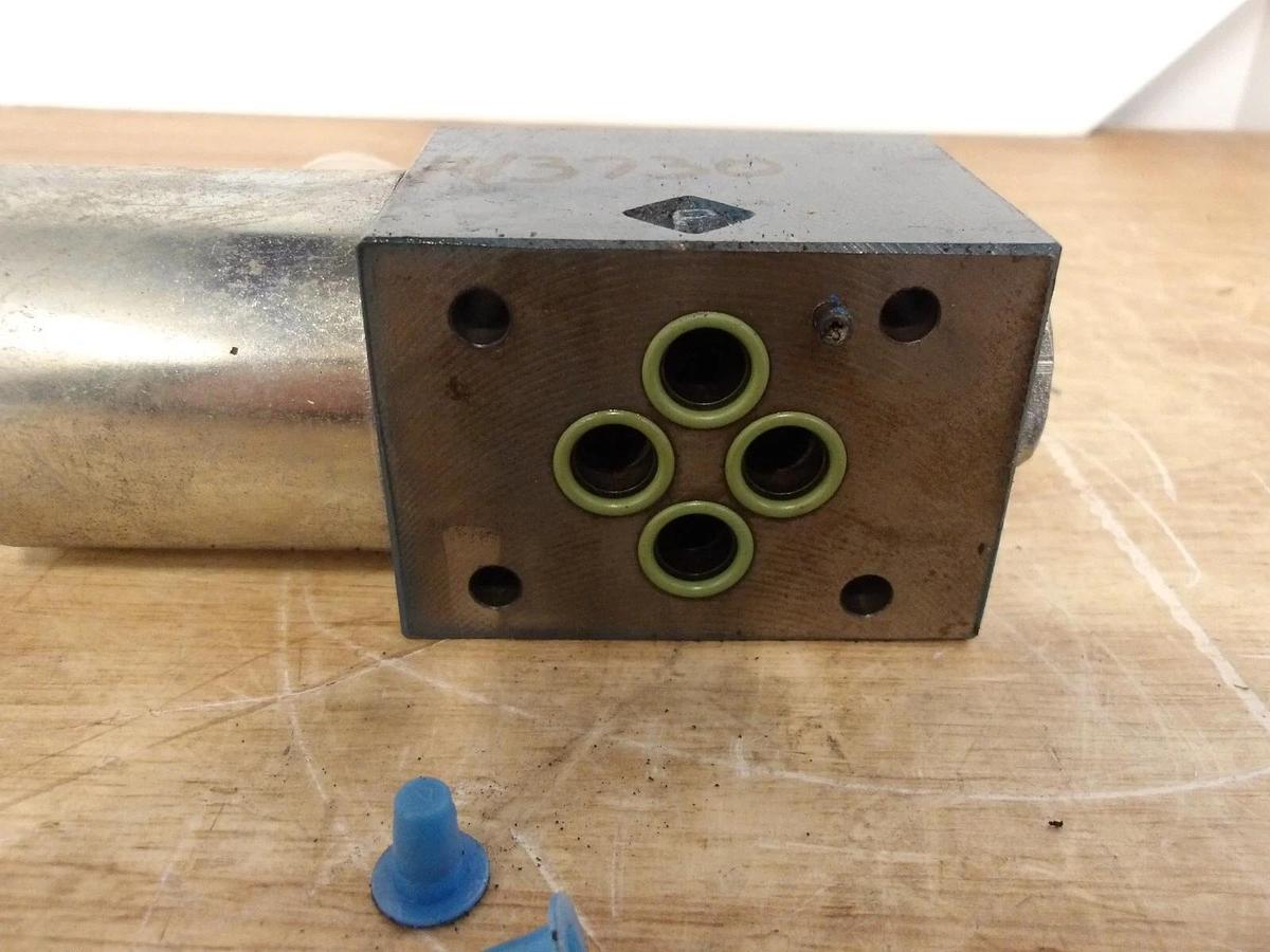 Used BOSCH 08WV06P1V1012WS024/00 D51 HYDRAULIC SOLENOID VALVE, #361147G NEW