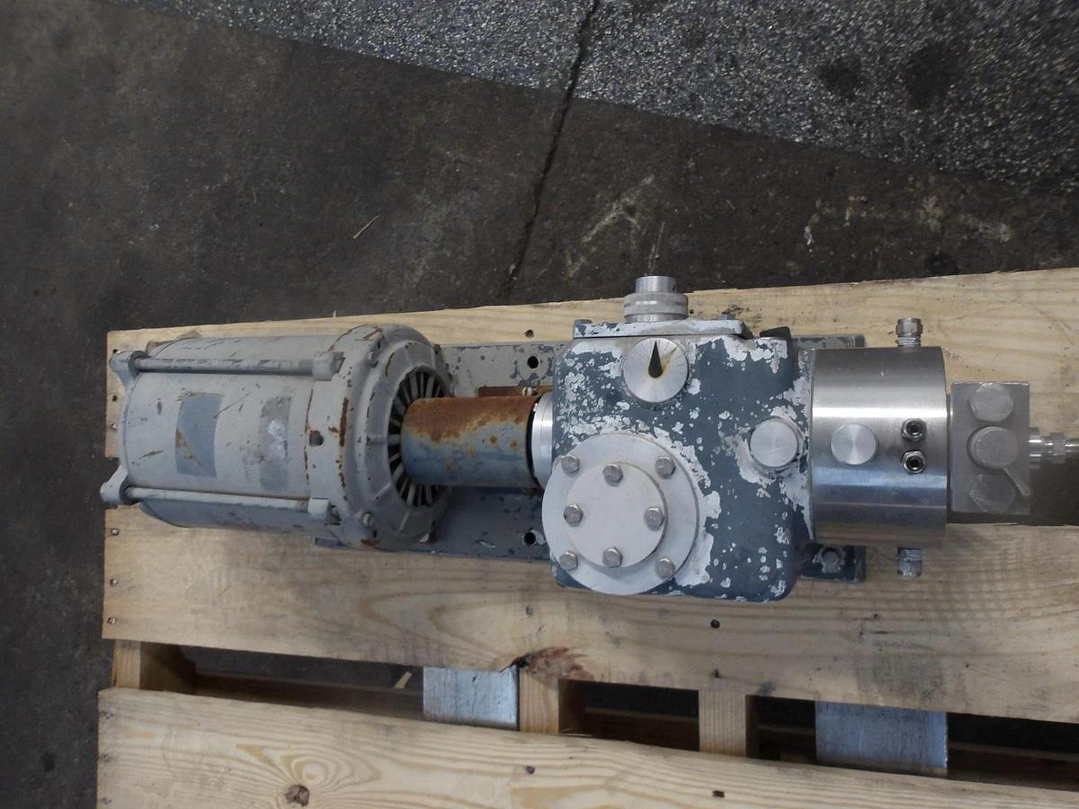 Used WHITEY 8MM FEED PUMP W/ MOTOR, RATIO 7-1/2:1, #101236G USED