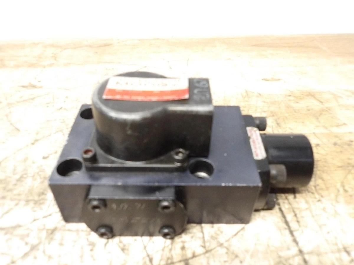 Used MOOG 73-104 SERVO VALVE, #8261008G PARTS ONLY