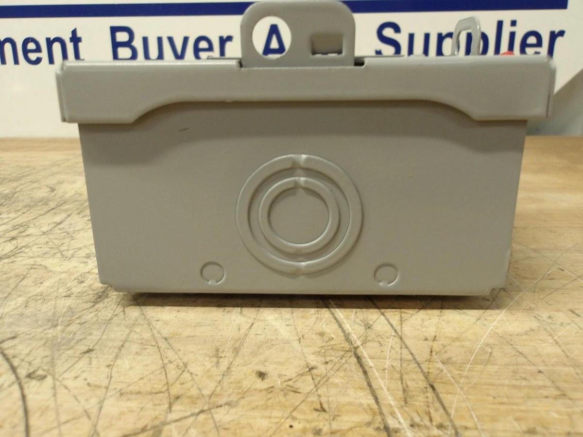 Used SIEMENS 60 AMP ENCLOSED SWITCH, 240AC-250DC V, #512933G NEW