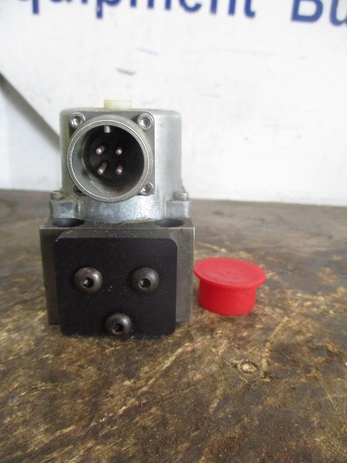 Used DYNAMIC MODEL 10 SERVO VALVE