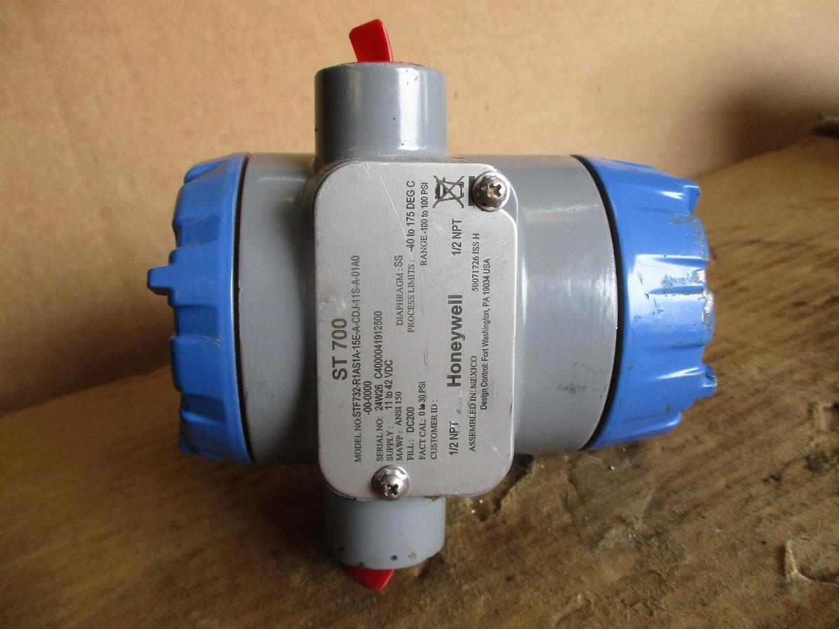 Used HONEYWELL ST 700 PRESSURE TRANSMITTER, #717255J NEW