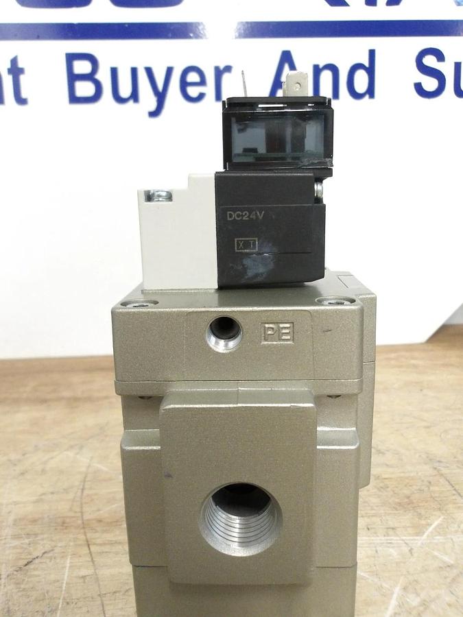 Used SMC VG342-5DZ-04NB SOLENOID VALVE 3/4", #530306G NEW