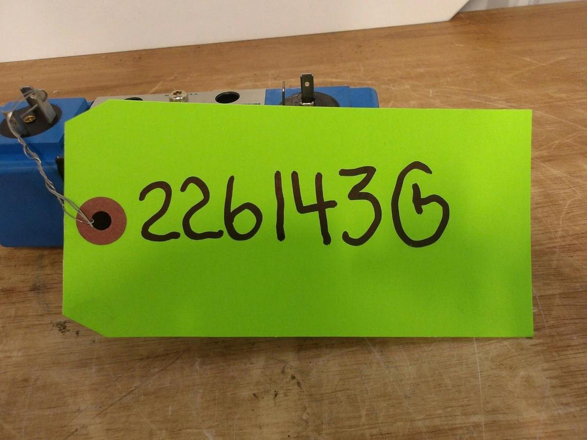 Used VICKERS EATON DG4V-3S-6C-M-4-B5-60 HYDRAULIC SOLENOID VALVE, #226143G NEW