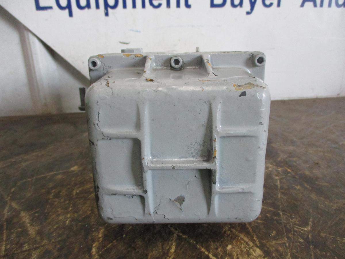 Used SAUER DANFOSS V7058A SERVO VALVE ASSEMBLY