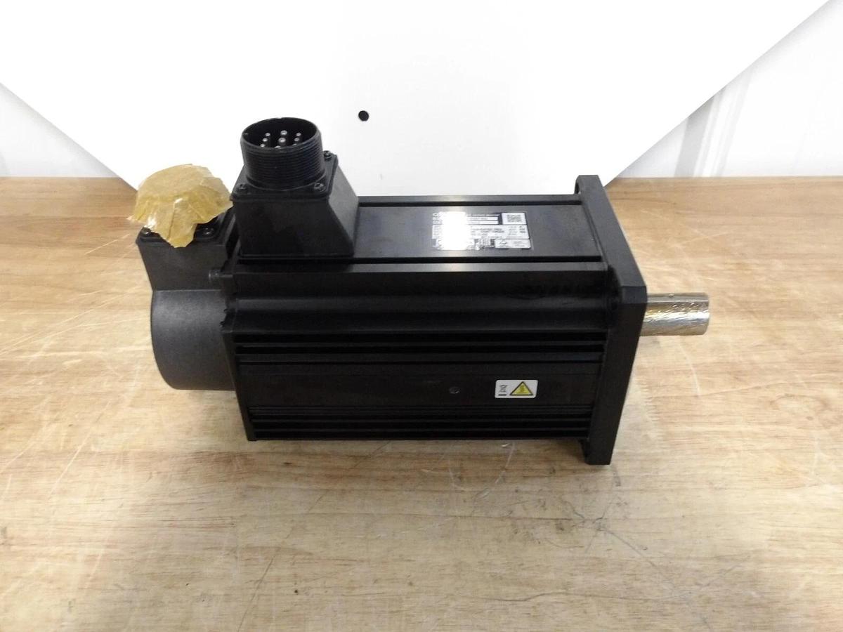 OMRON AC SERVO MOTOR R88M-G3K030T-BS2, #326219G NIB