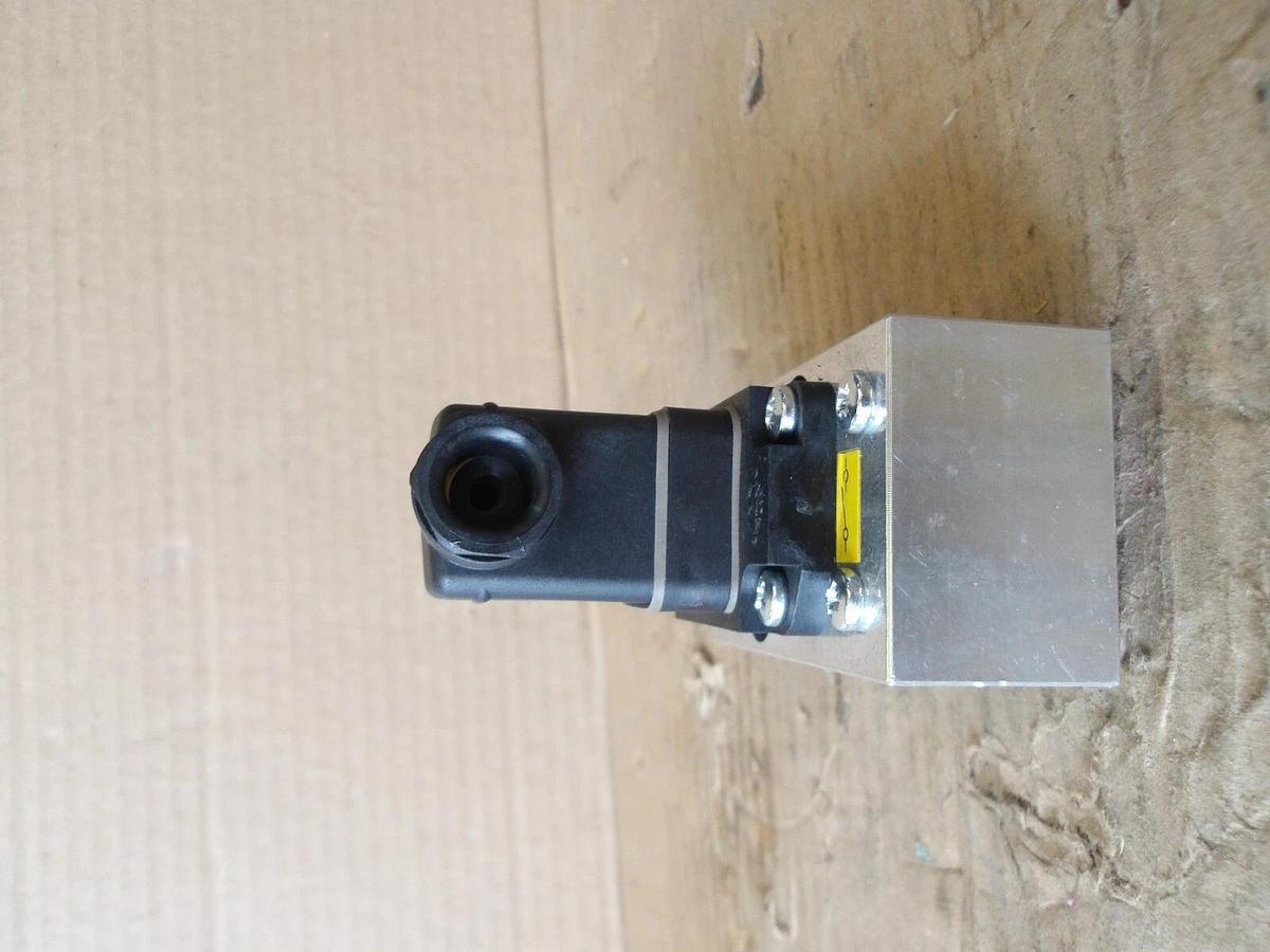 Used GARDNER A11436974 DIFFERENTIAL SOLENOID SWITCH, #85225G NEW