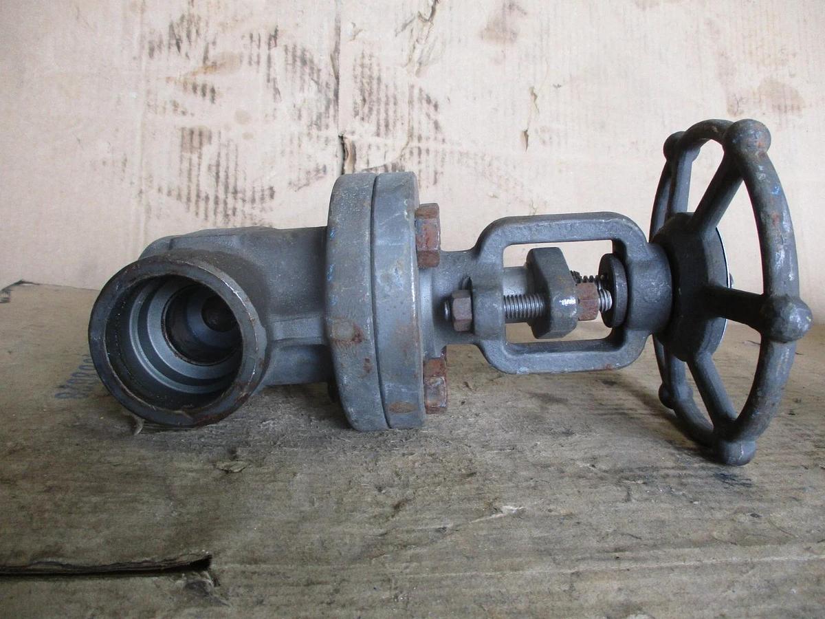 Used BONNEY FORGE 1-1/2" IRON GATE VALVE (SOCKET WELD) #781252J NEW