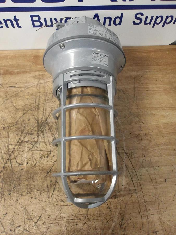 Used LITHONIA VC150SL OUTSIDE LIGHT FIXTURE 150 W, 120 V, #36230G NEW