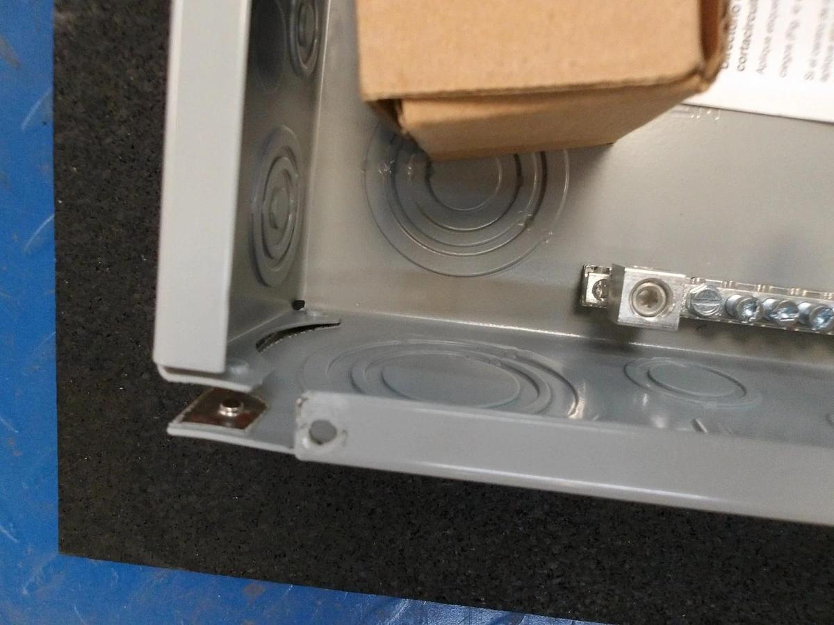 Used SIEMENS 200 AMP MAIN LOAD CENTER, 120/240 V, #612200G NEW
