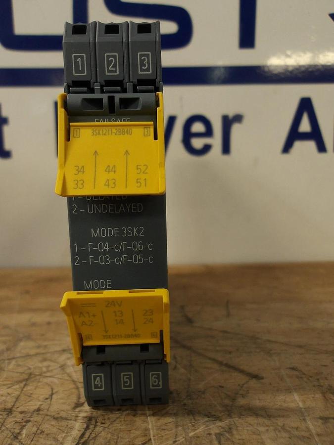 SIEMENS 13 AMP SAFETY RELAY 24-240 V (LOT OF 2) #771056G NIB