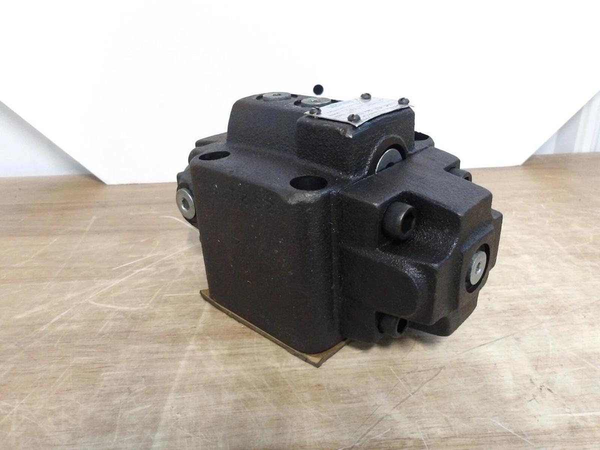 Used VICKERS RCG 06 A3 30 HYDRAULIC PRESSURE CONTROL VALVE, #33913G NEW