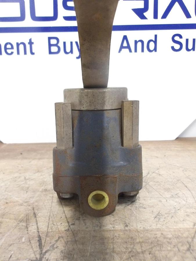Used BARKDALE 3/8" VALVE 142P3H03-MC, #109100G NEW