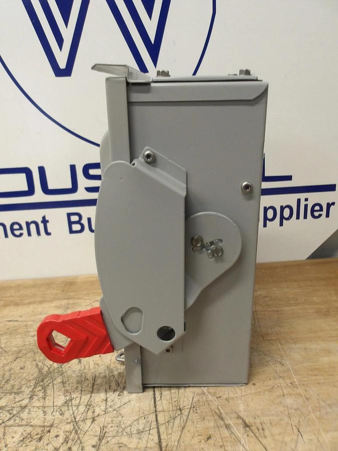 Used SIEMENS 30 AMP SAFETY SWITCH 600 V, #5111130G NEW
