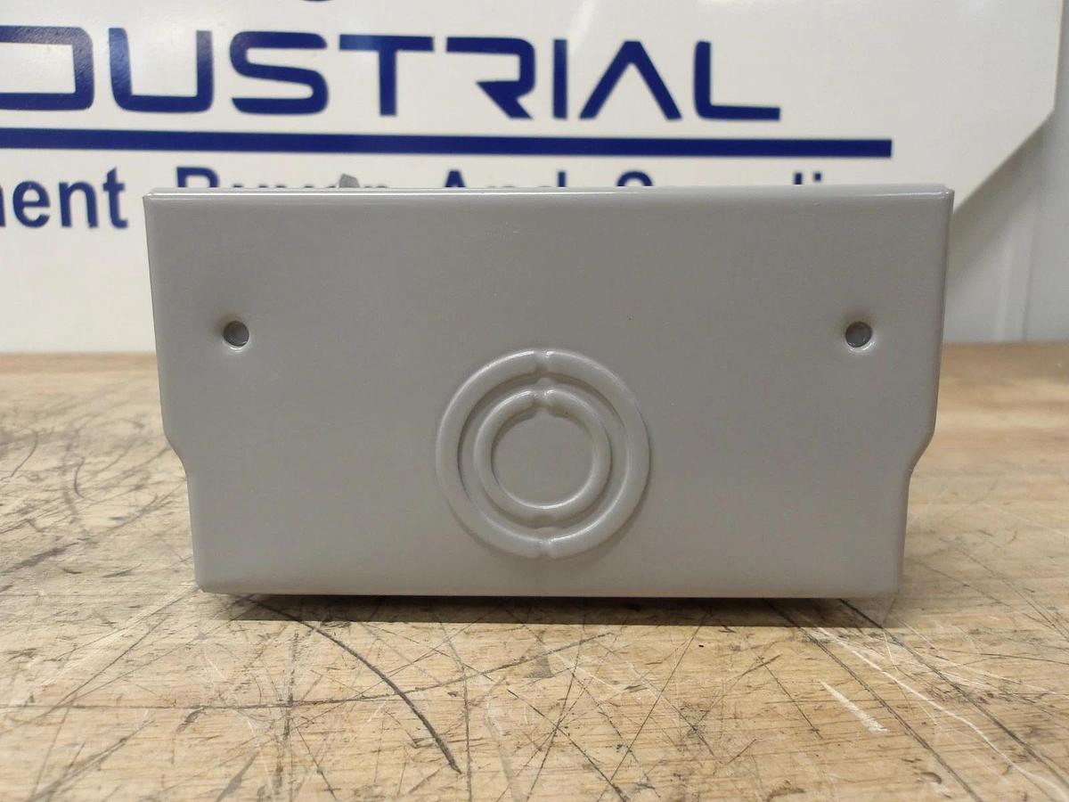 Used SIEMENS 30 AMP ENCLOSED SWITCH, 240AC-250DC V, #512940G NEW