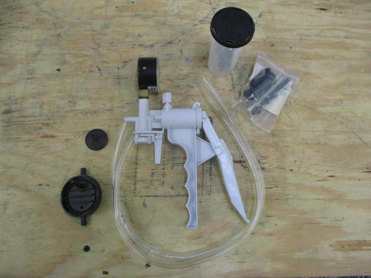 Used MITYVAC - HAND VACUUM PUMP 009410, 0.5 GPH CAP, #120230J NEW