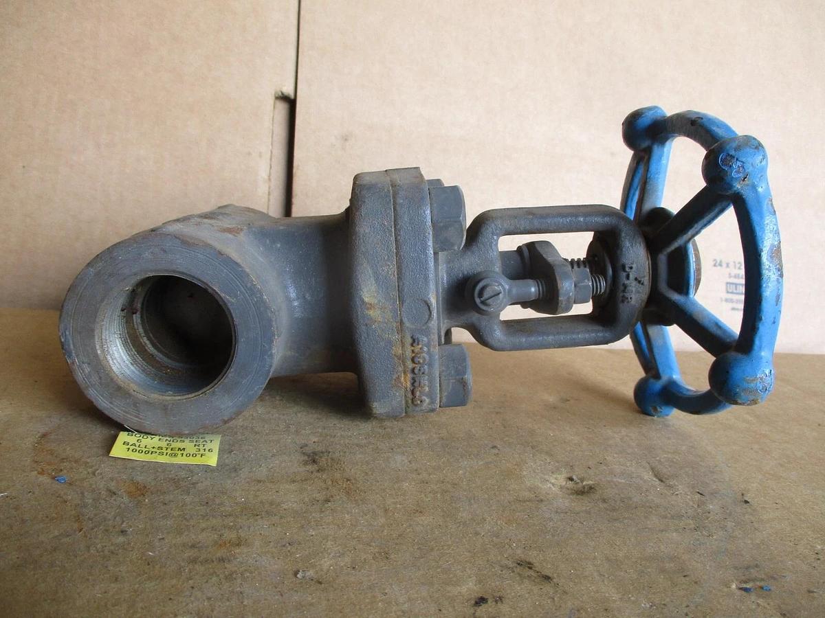 Used SMITH 1-1/4" IRON GATE VALVE (THREADED), #4161245J NEW