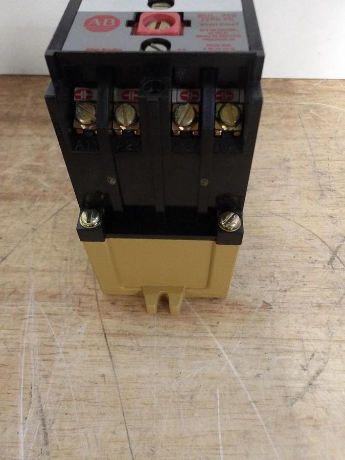 ALLEN BRADLEY 700-PK400A22 CONTROL RELAY, #521107G NIB