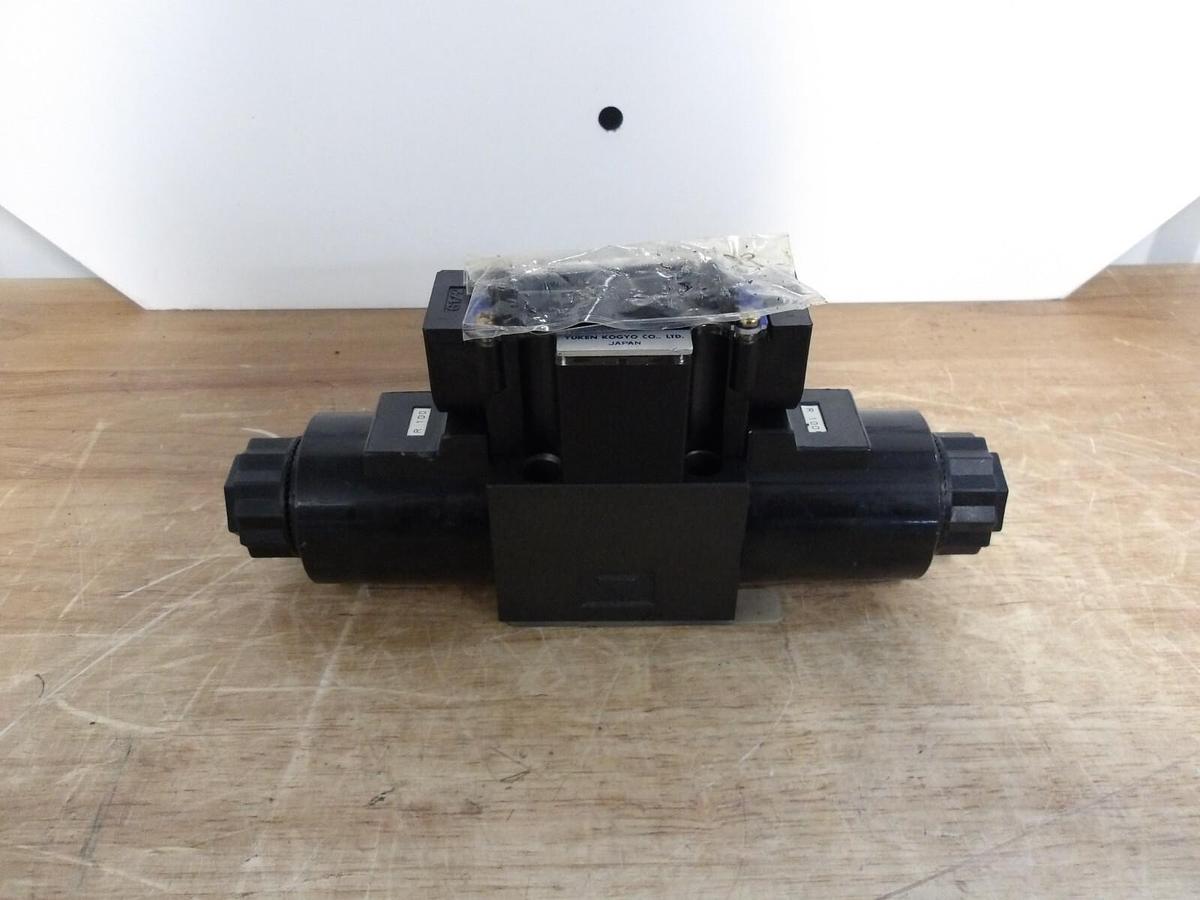 Used YUKEN DSG-01-2D2-R100-60 HYDRAULIC DIRECTIONAL VALVE, #331118G NEW