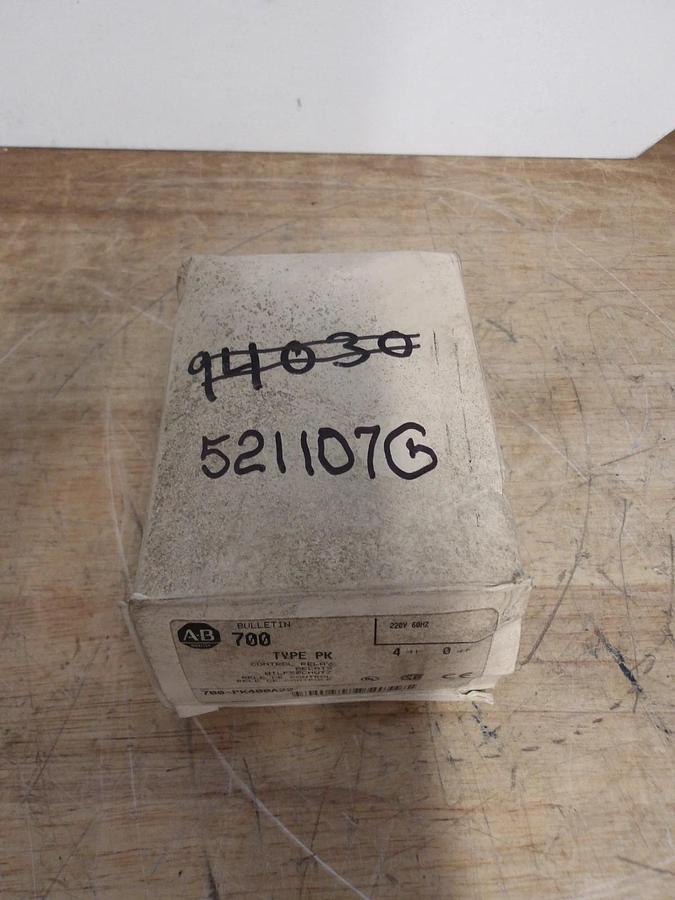ALLEN BRADLEY 700-PK400A22 CONTROL RELAY, #521107G NIB