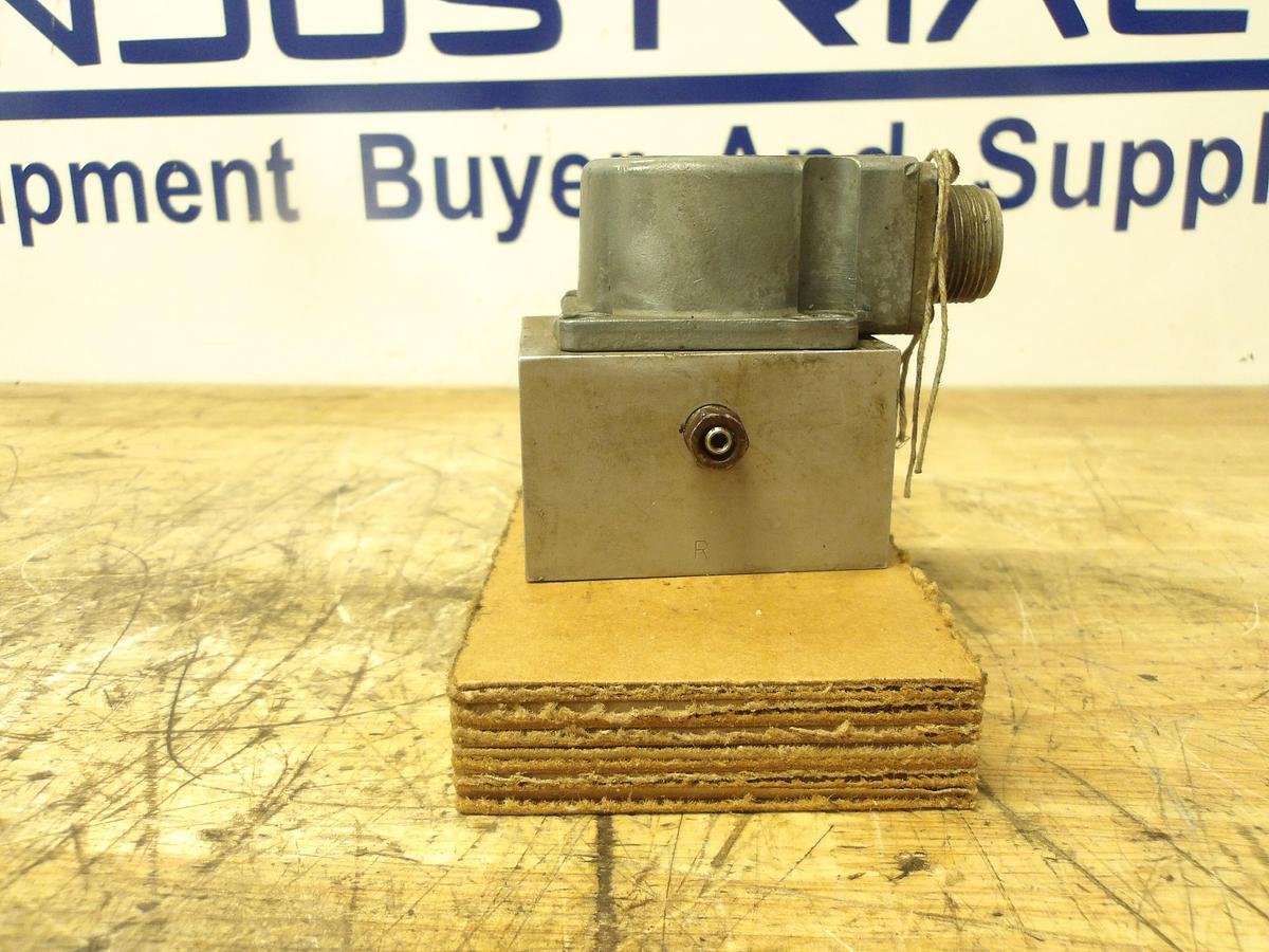 Used MOOG 77-519 SERVO VALVE, #831230G (PARTS ONLY)