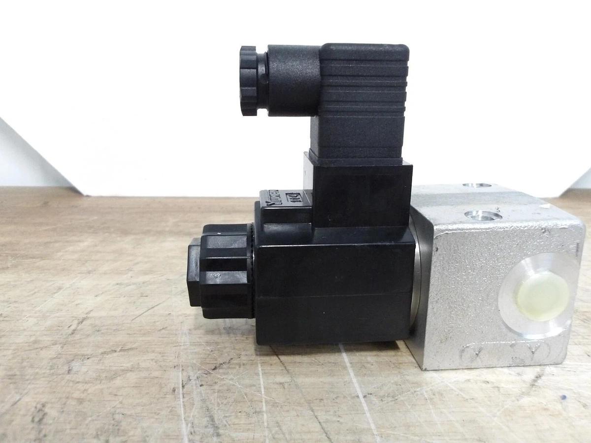 YUKEN CDST-03W-C-D24 HYDRAULIC SOLENOID VALVE, #62220G NIB