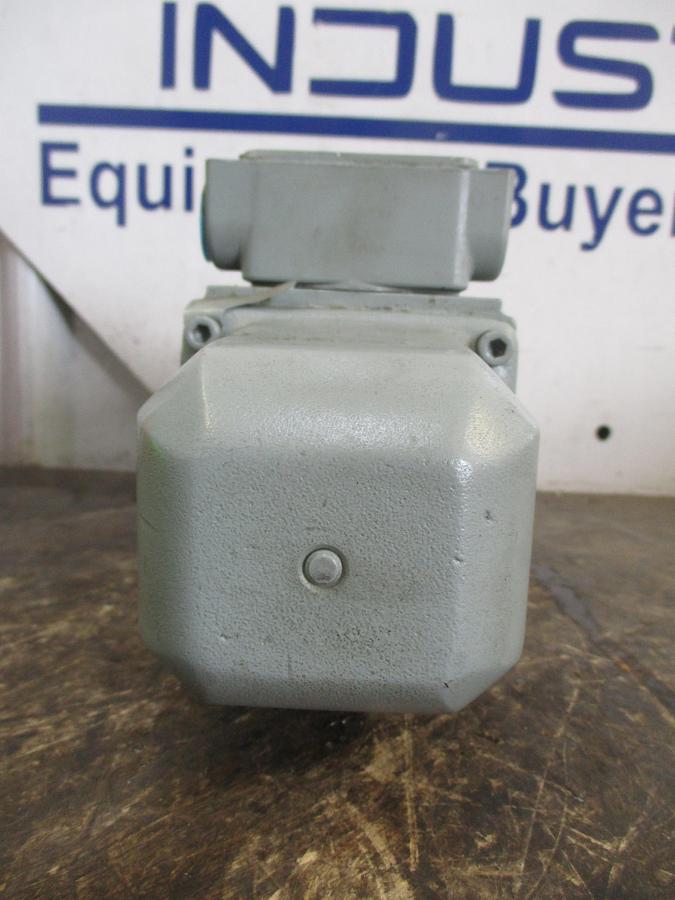 Used OILGEAR L717102-011/BELSN-303 HYDRAULIC VALVE