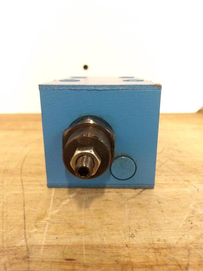 Used VICKERS DSMR1-5-PP-BW-E-S-30 SYSTEM STAK PRESSURE VALVE BLOCK, #63936G NEW