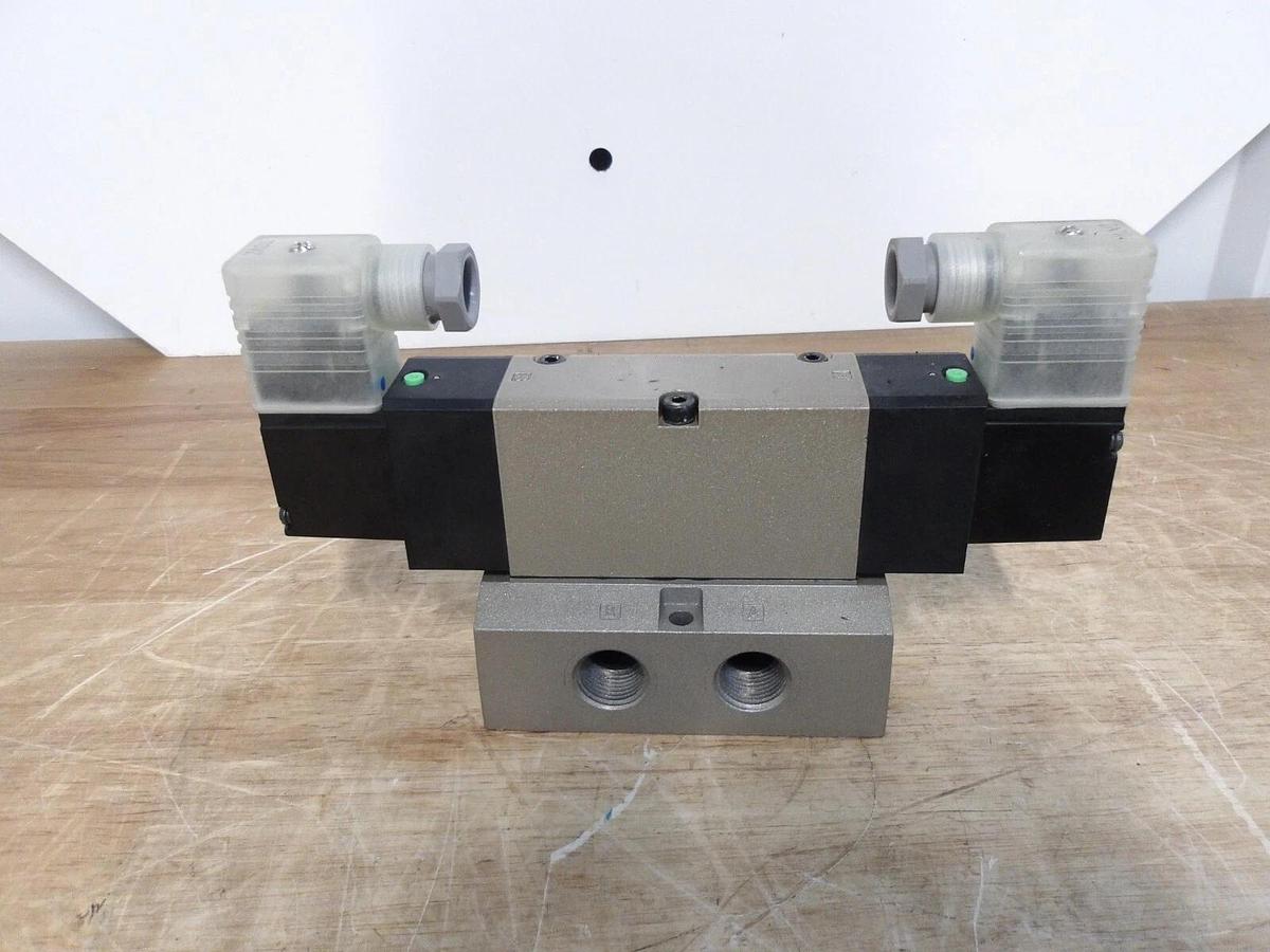 Used CKD 4KB420-10N-LS PNEUMATIC SOLENOID VALVE, #371248G NEW