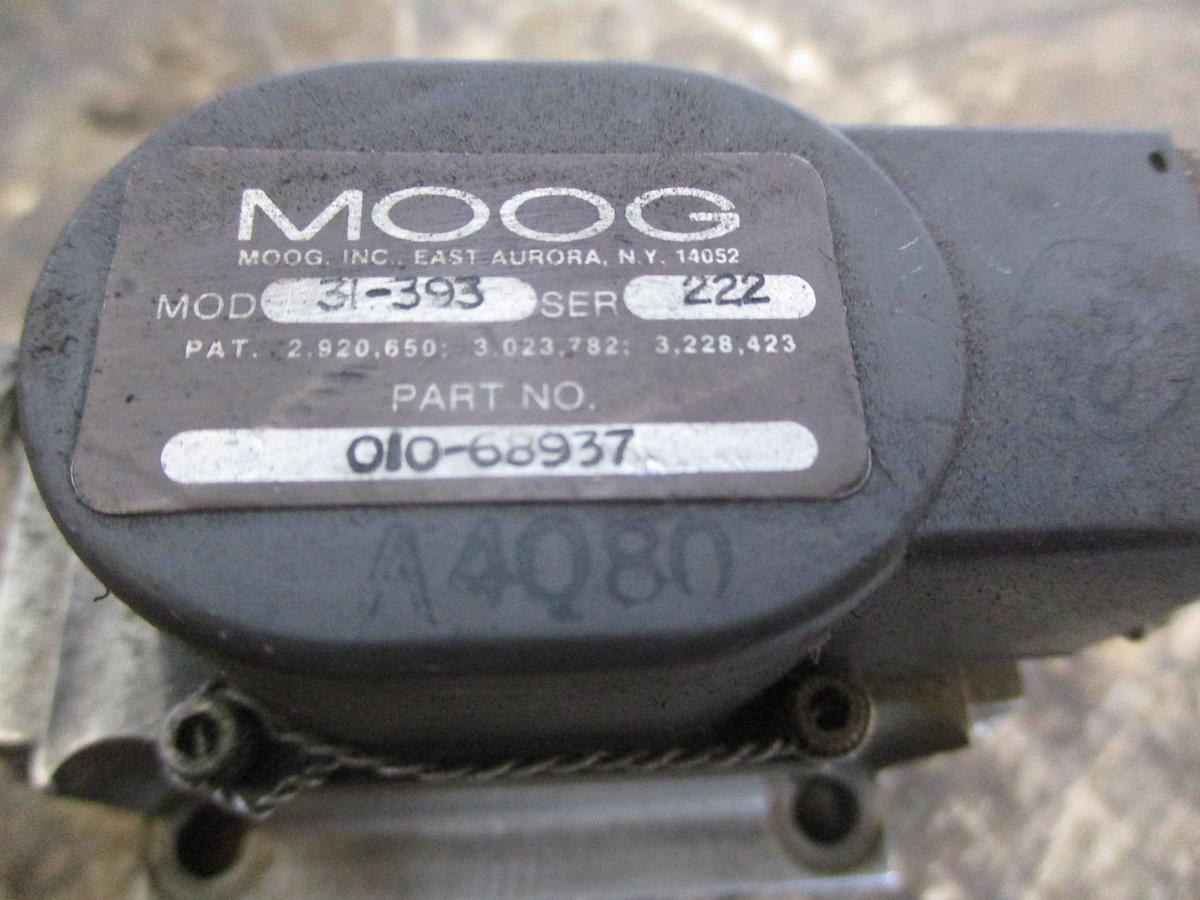 Used MOOG 31-393 HYDRAULIC VALVE
