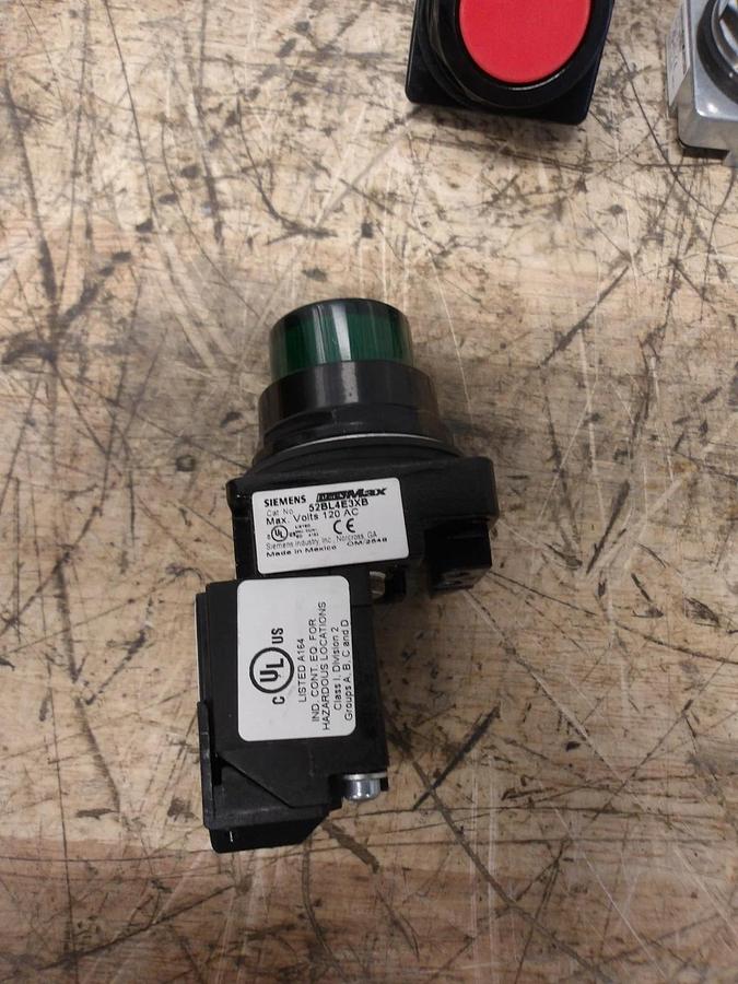 Used SIEMENS PUSH BUTTON & PILOT LIGHT BUTTON (LOT OF 6) #710115G NEW