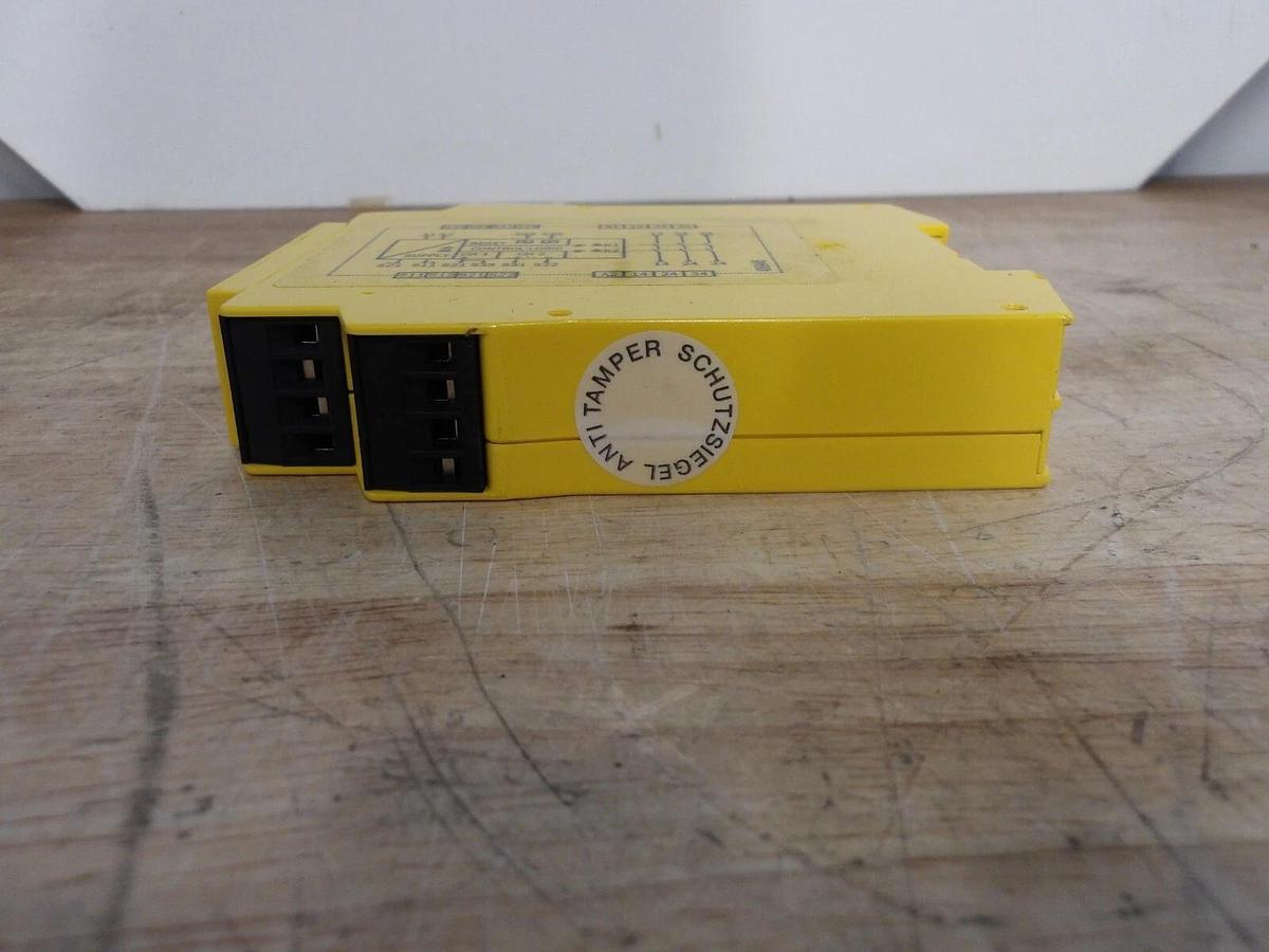 SICK UE48-30S3D2 SAFETY RELAY 24 V, #430136G NIB