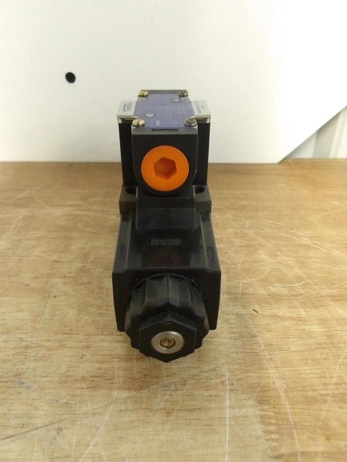Used YUKEN DSG-01-3C4-A100-6090 DIRECTIONAL HYDRAULIC VALVE, #2281225G NEW