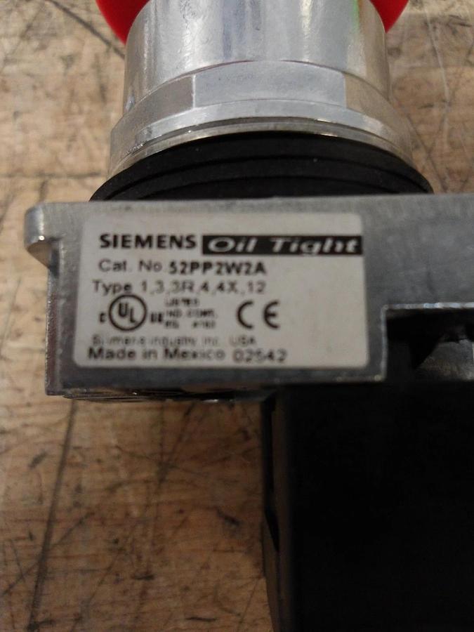 Used SIEMENS 52PP2W2A PUSH PULL STOP SWITCH, #77303G NEW