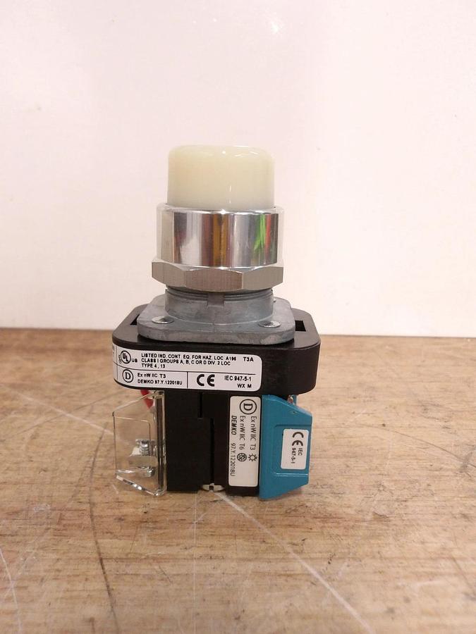 ALLEN BRADLEY 800T-QT10WAR PUSH-TO-TEST PILOT LIGHT, #5201003G NIB