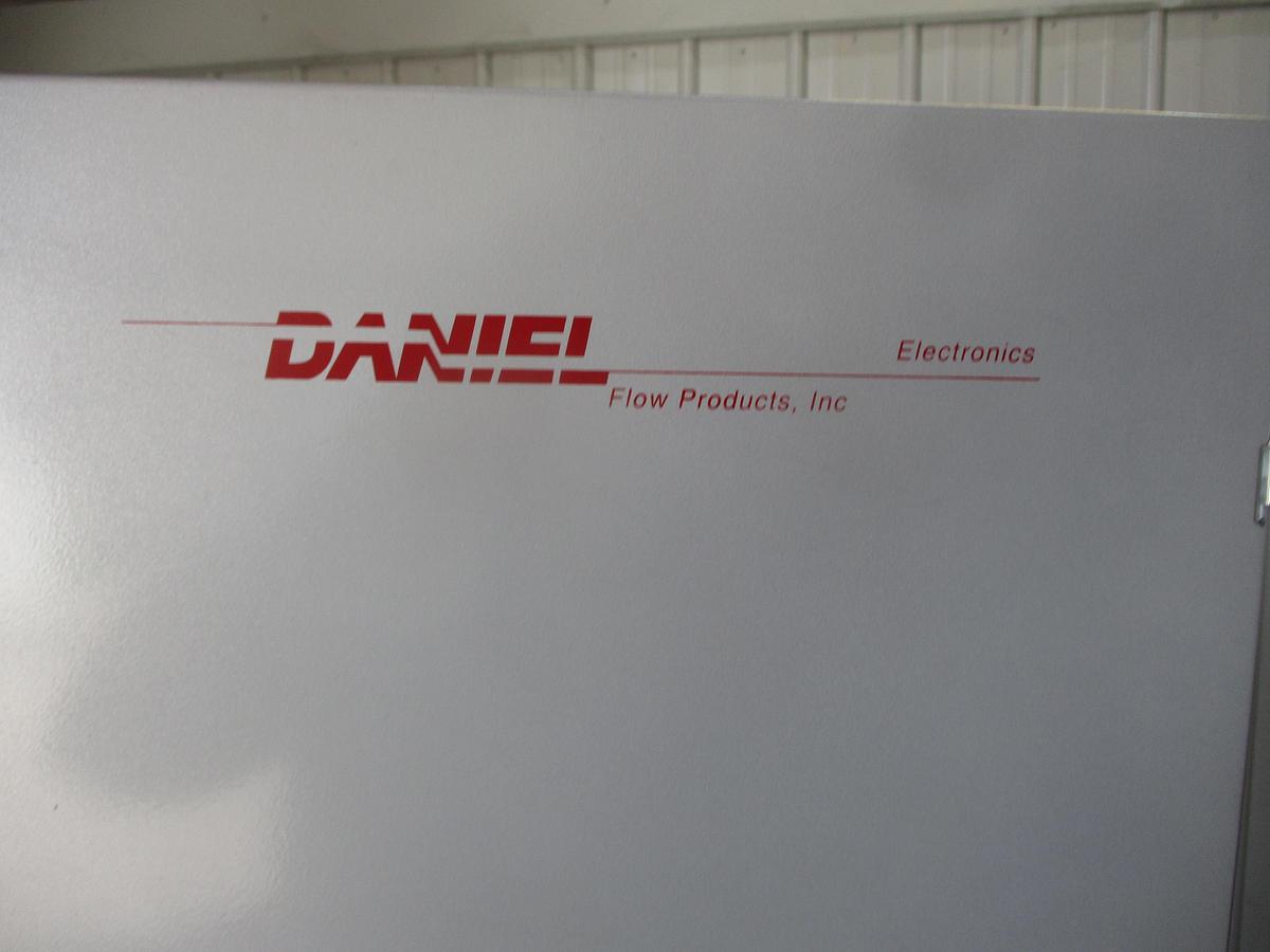 DANIEL M0N 2000 GAS CHROMATOGRAPH