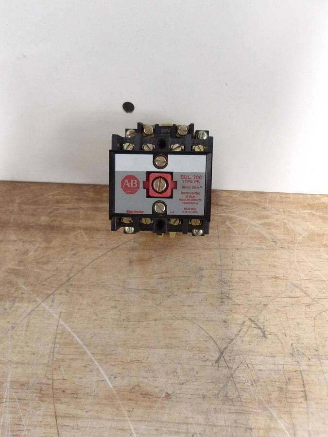 ALLEN BRADLEY 700-PK400A22 CONTROL RELAY, #521107G NIB
