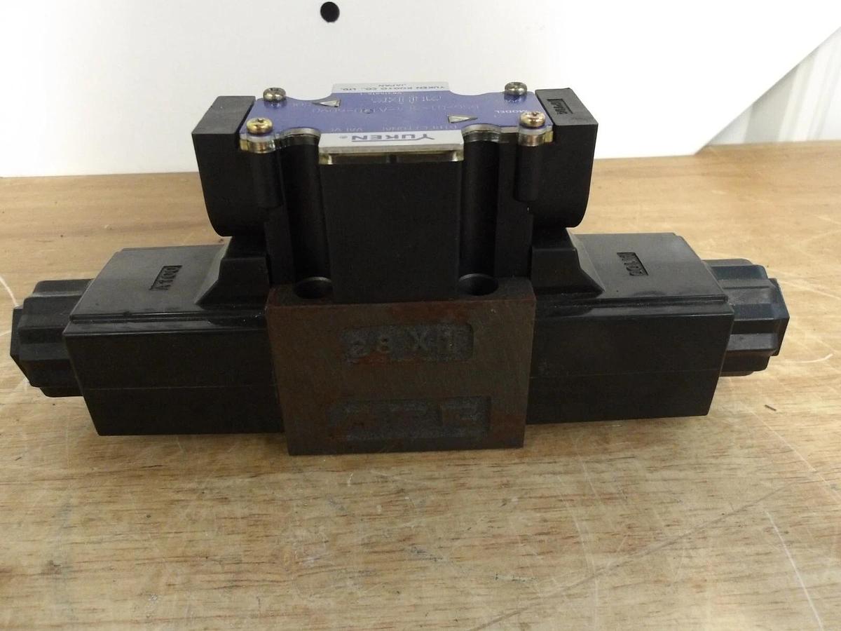 Used YUKEN DSG-01-3C4-A100-6090 DIRECTIONAL HYDRAULIC VALVE, #2281225G NEW