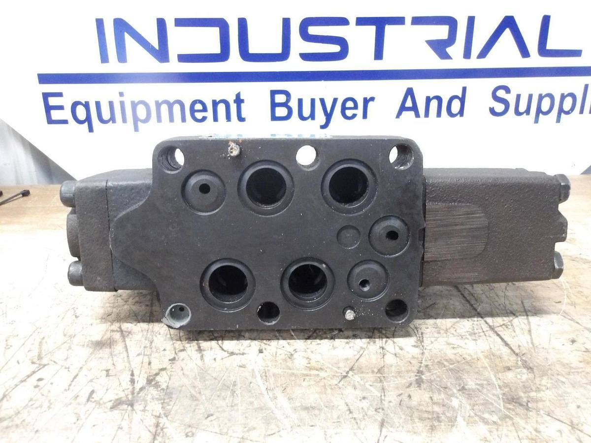 Used VICKERS DG4V-3S-7C-M-FW-B5-60 DIRECTIONAL VALVE, #821949G USED