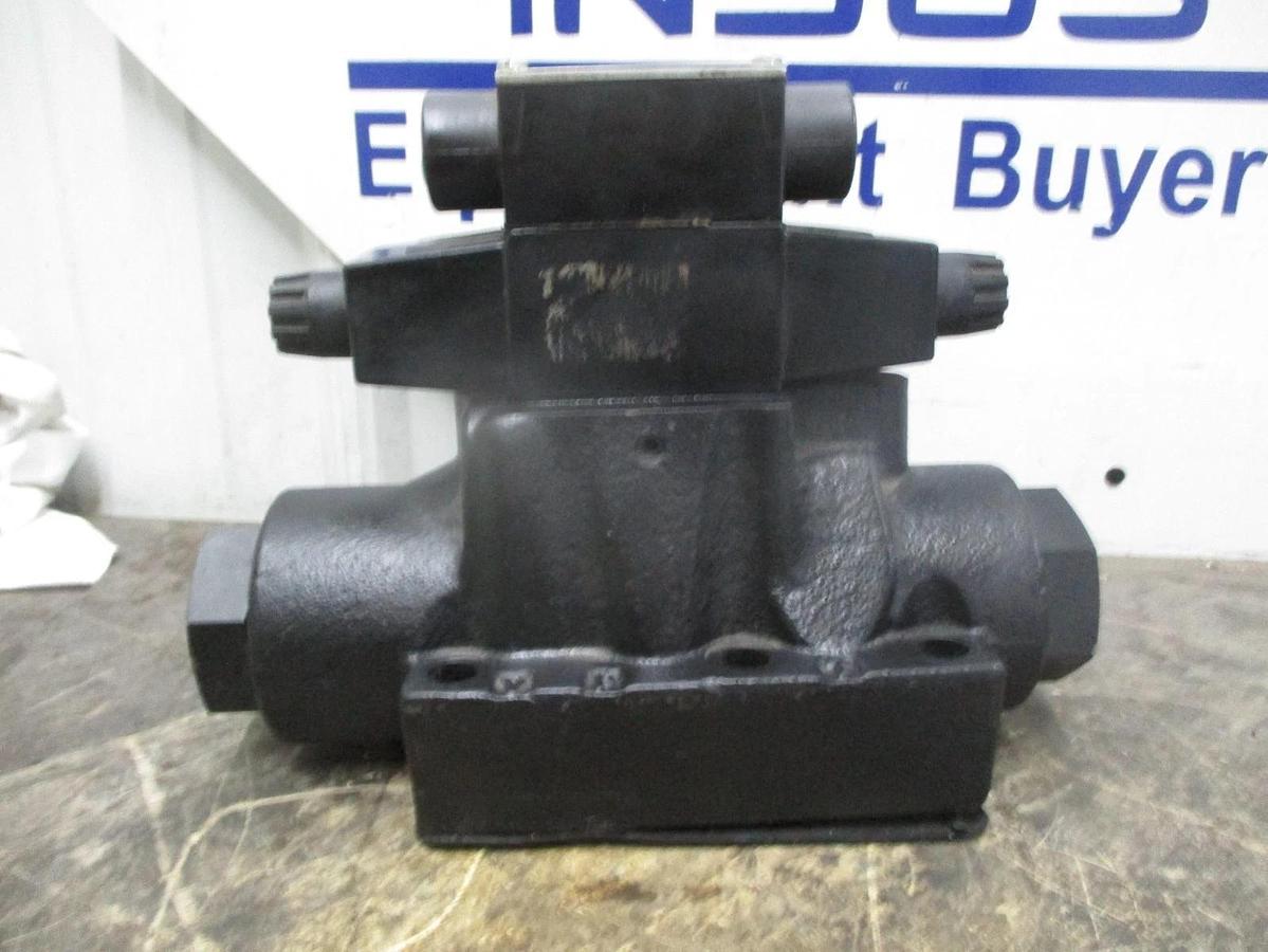 Used PARKER D61VW2C1Y40 HYDRAULIC DIRECTIONAL CONTROL VALVE, #8261029J USED