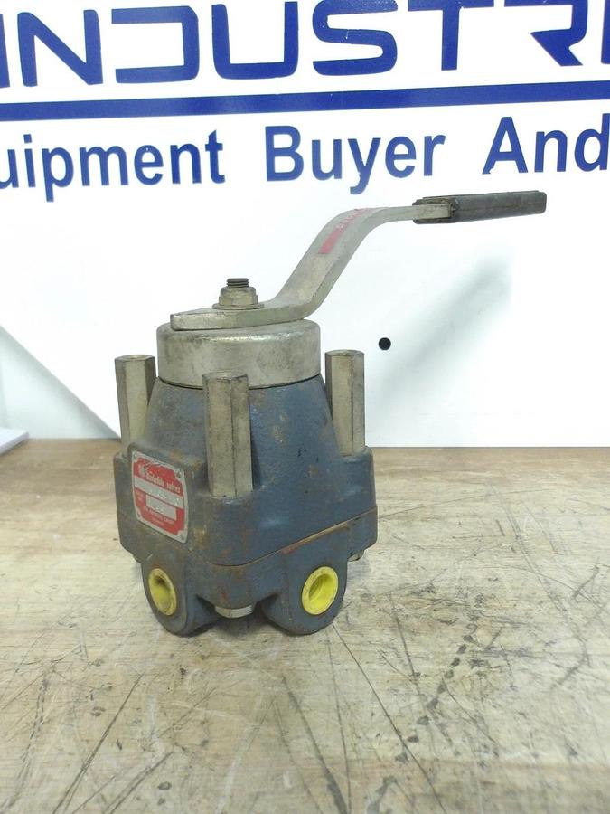 Used BARKDALE 3/8" VALVE 142P3H03-MC, #109100G NEW